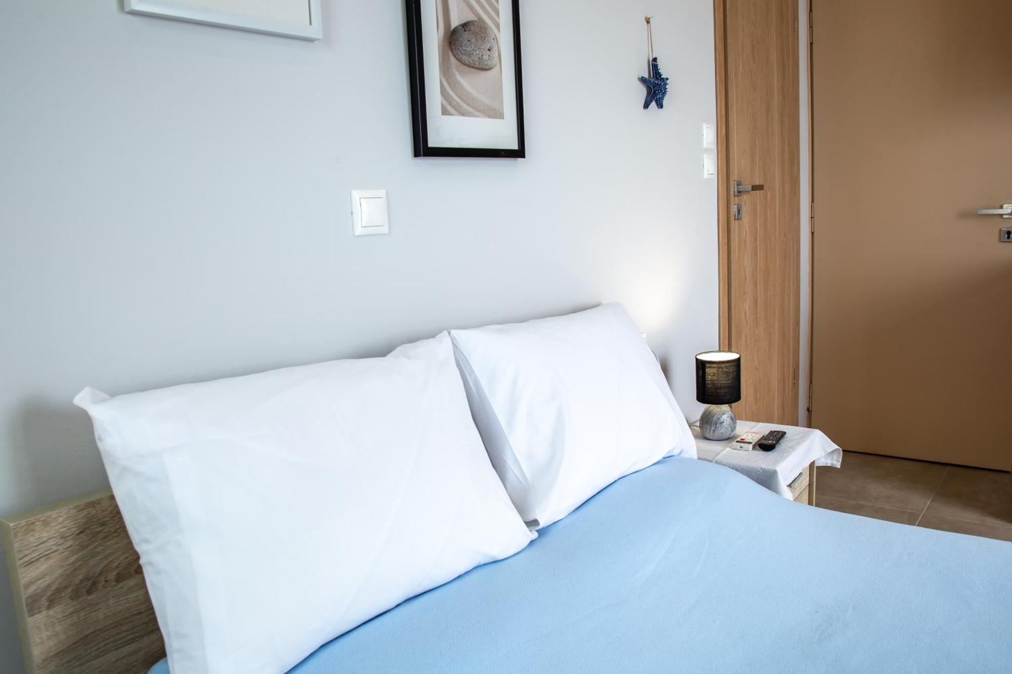 Nefeli Rooms Agia Marina  Екстер'єр фото