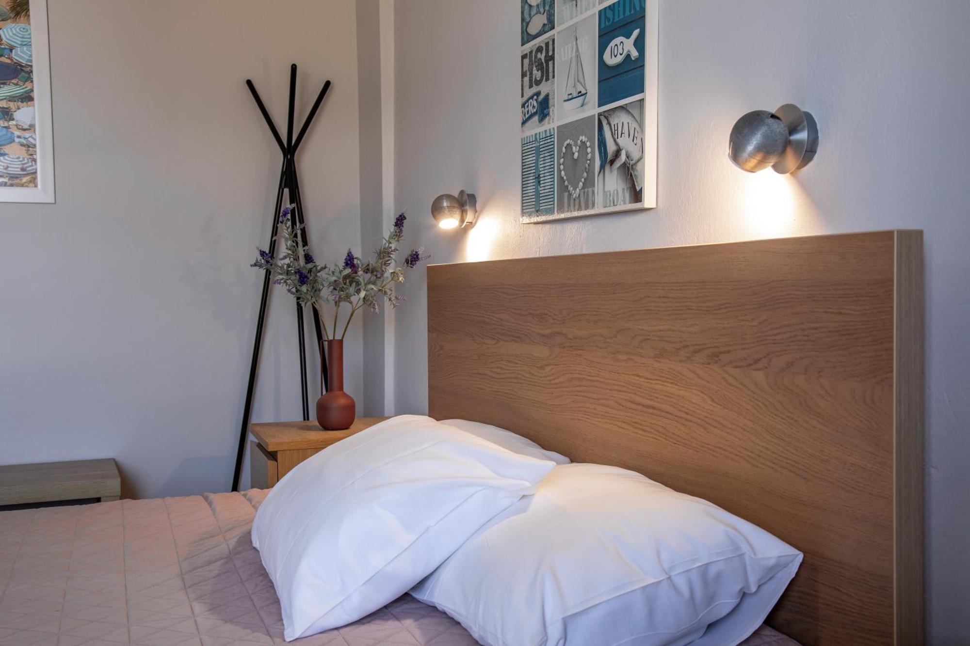 Nefeli Rooms Agia Marina  Екстер'єр фото