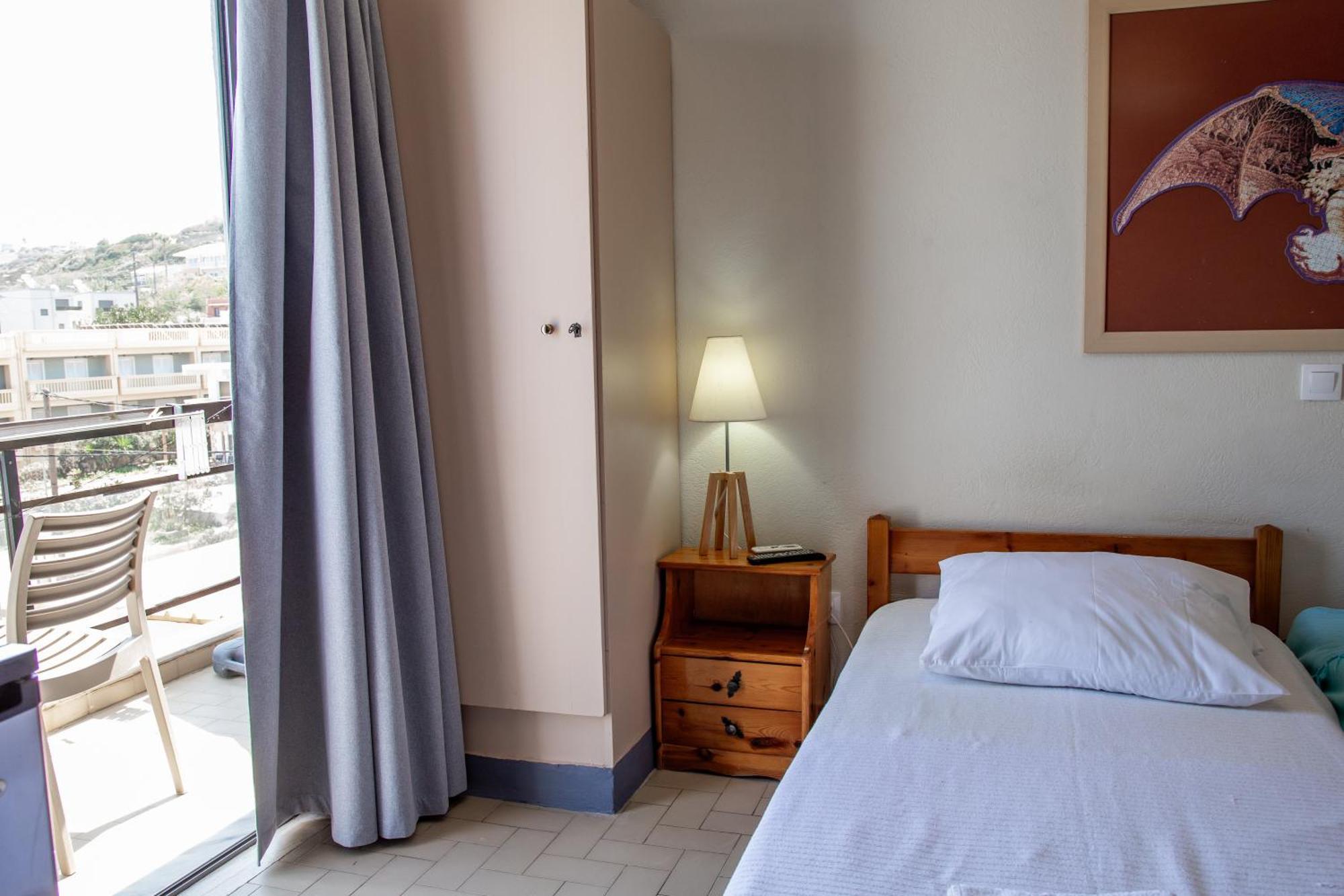 Nefeli Rooms Agia Marina  Екстер'єр фото