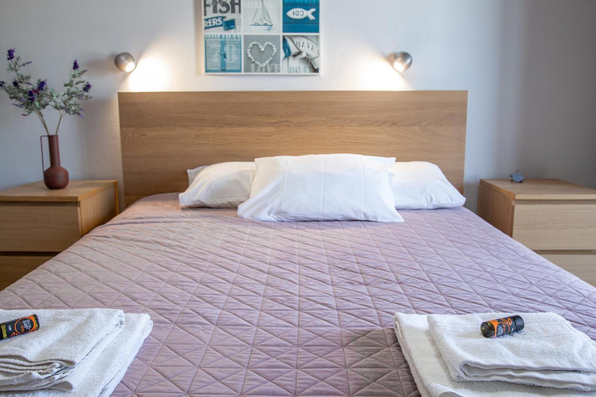 Nefeli Rooms Agia Marina  Екстер'єр фото