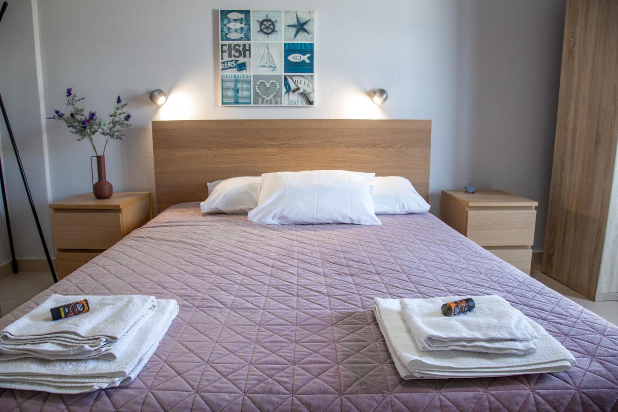 Nefeli Rooms Agia Marina  Екстер'єр фото