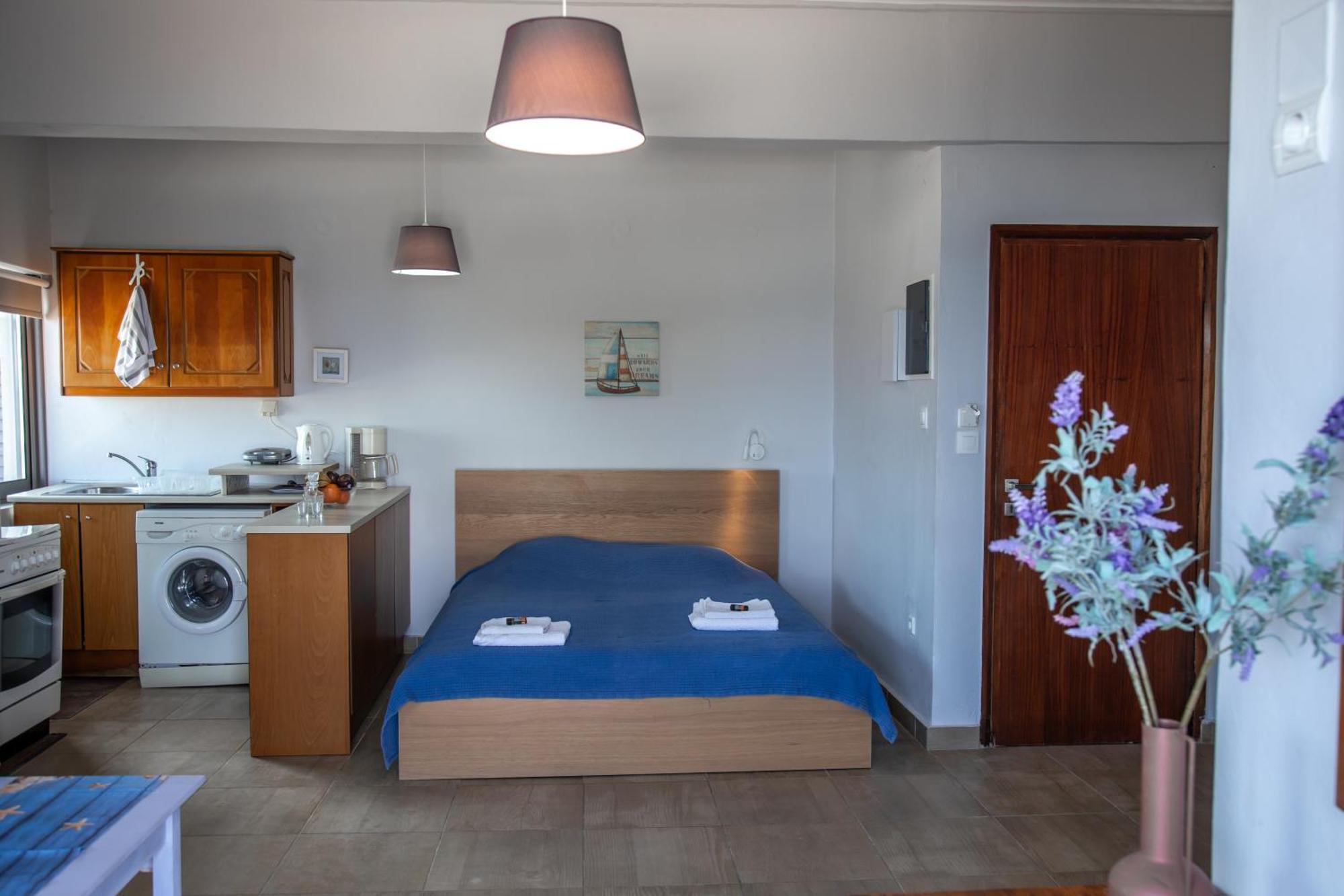 Nefeli Rooms Agia Marina  Екстер'єр фото