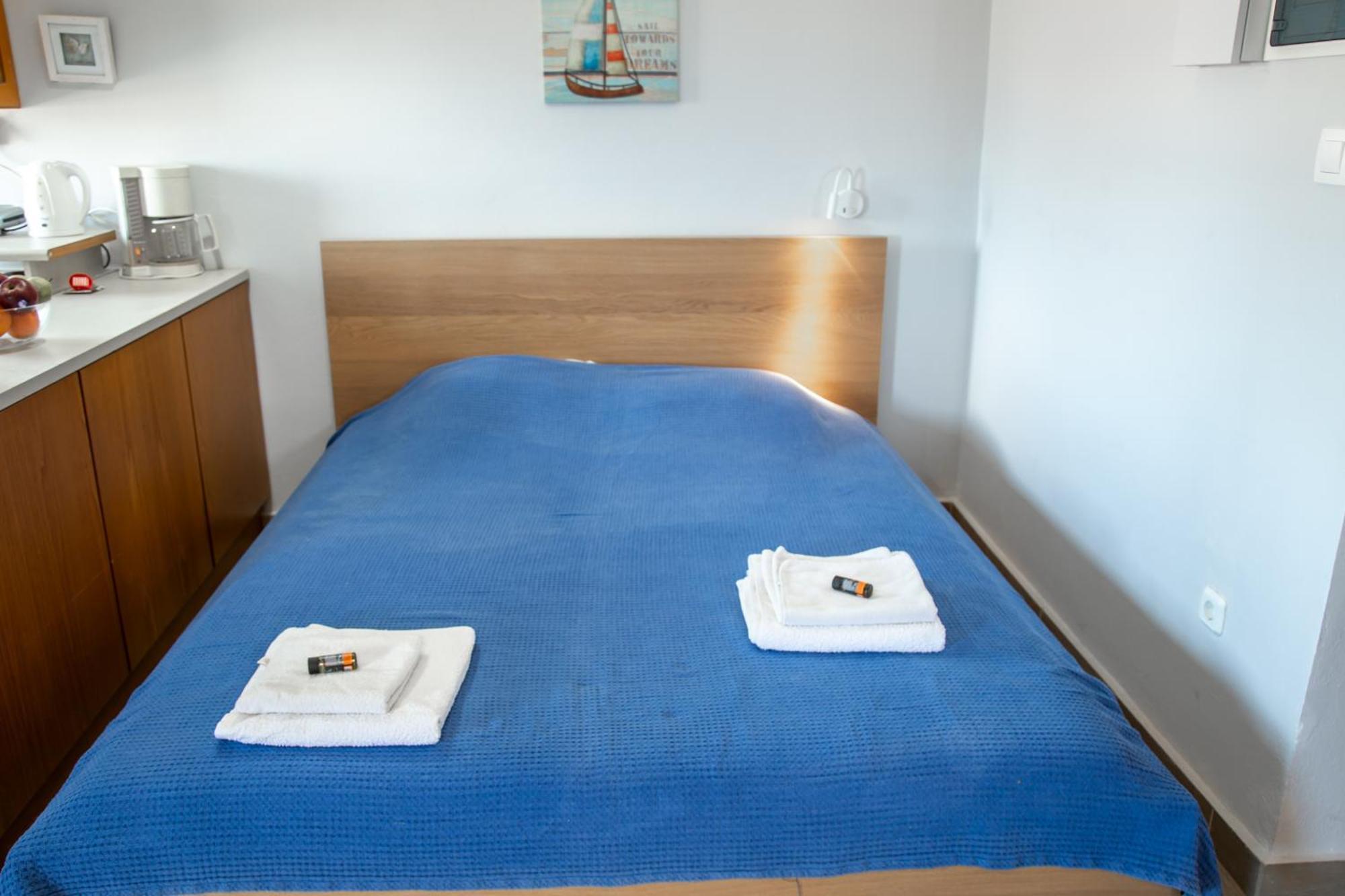 Nefeli Rooms Agia Marina  Екстер'єр фото