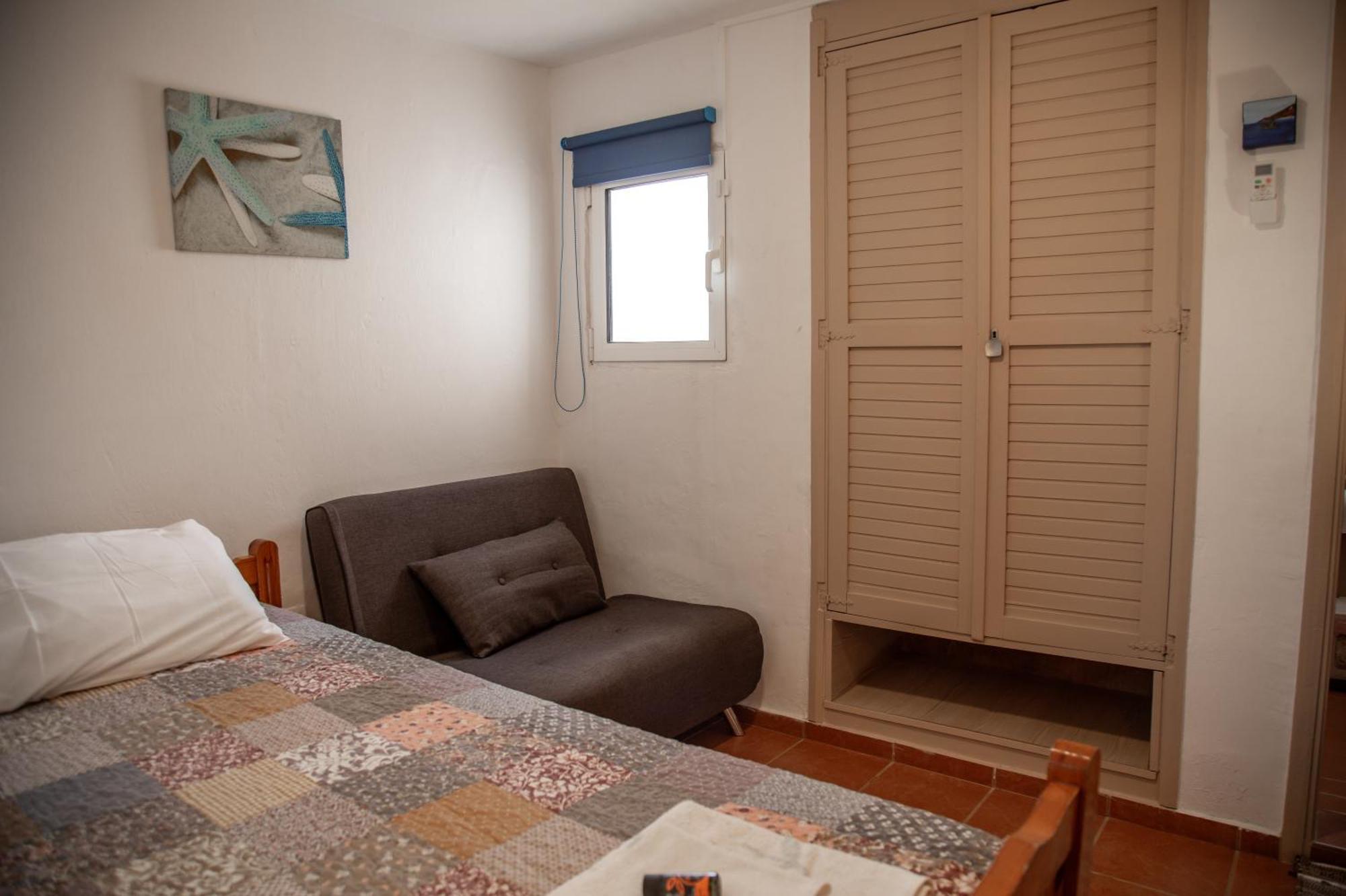 Nefeli Rooms Agia Marina  Екстер'єр фото