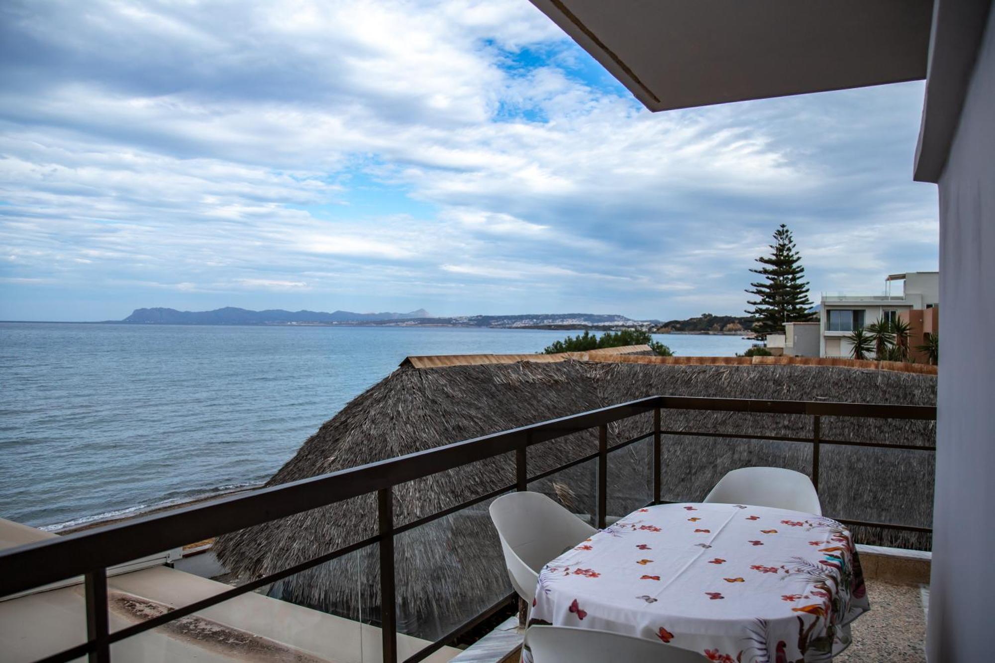 Nefeli Rooms Agia Marina  Екстер'єр фото