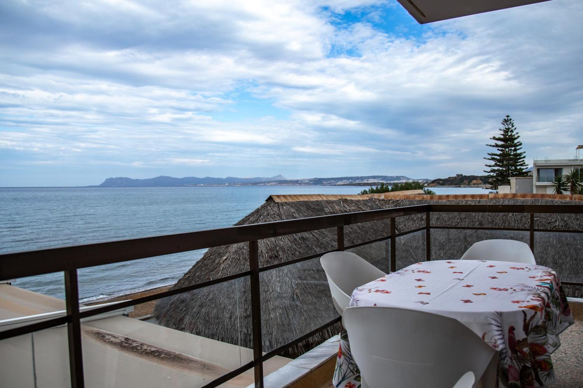 Nefeli Rooms Agia Marina  Екстер'єр фото