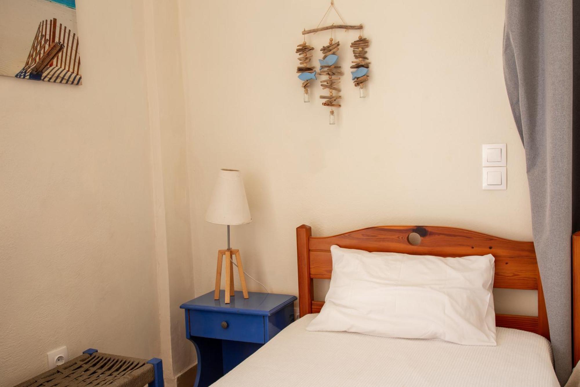 Nefeli Rooms Agia Marina  Екстер'єр фото