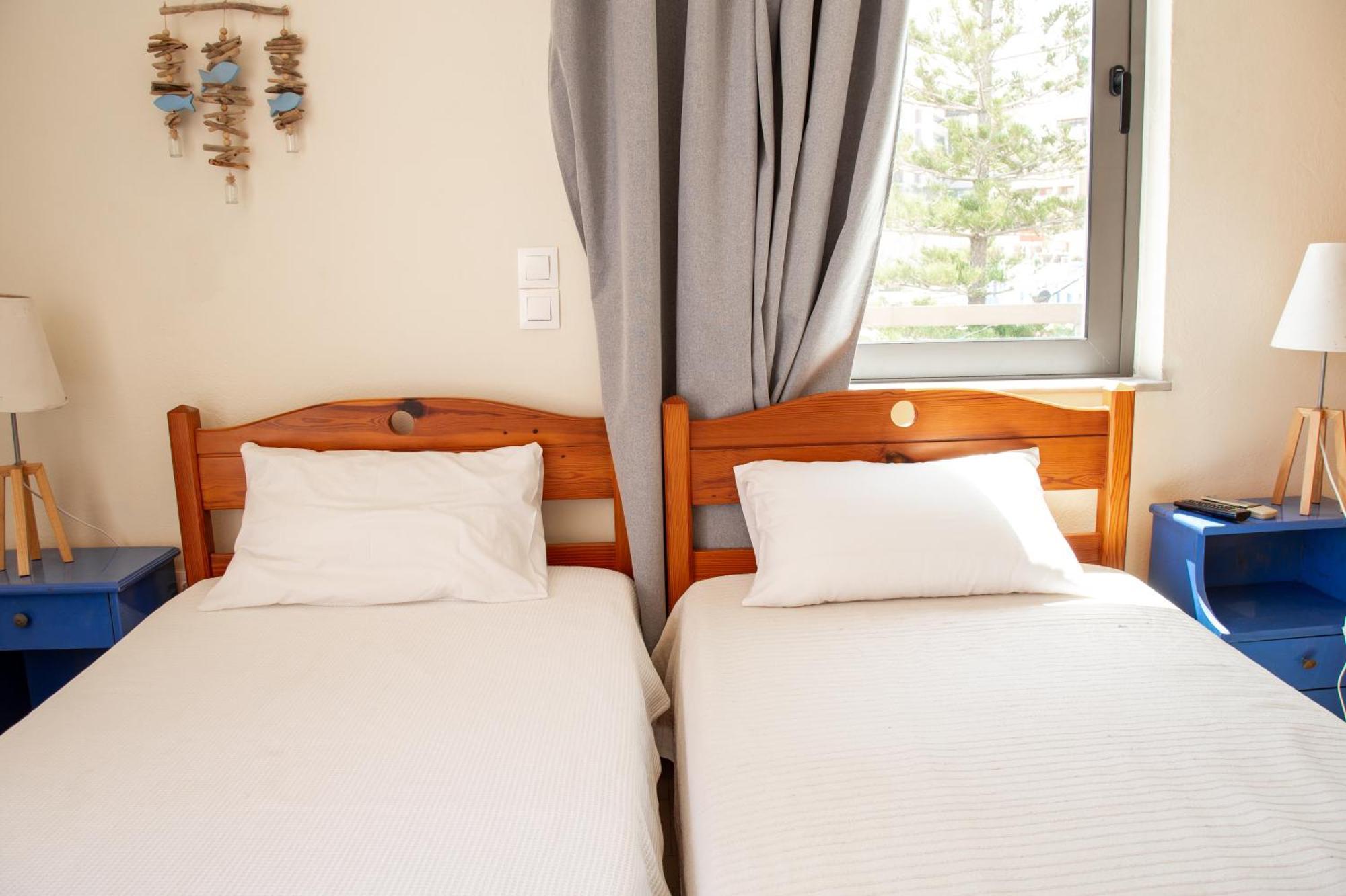 Nefeli Rooms Agia Marina  Екстер'єр фото