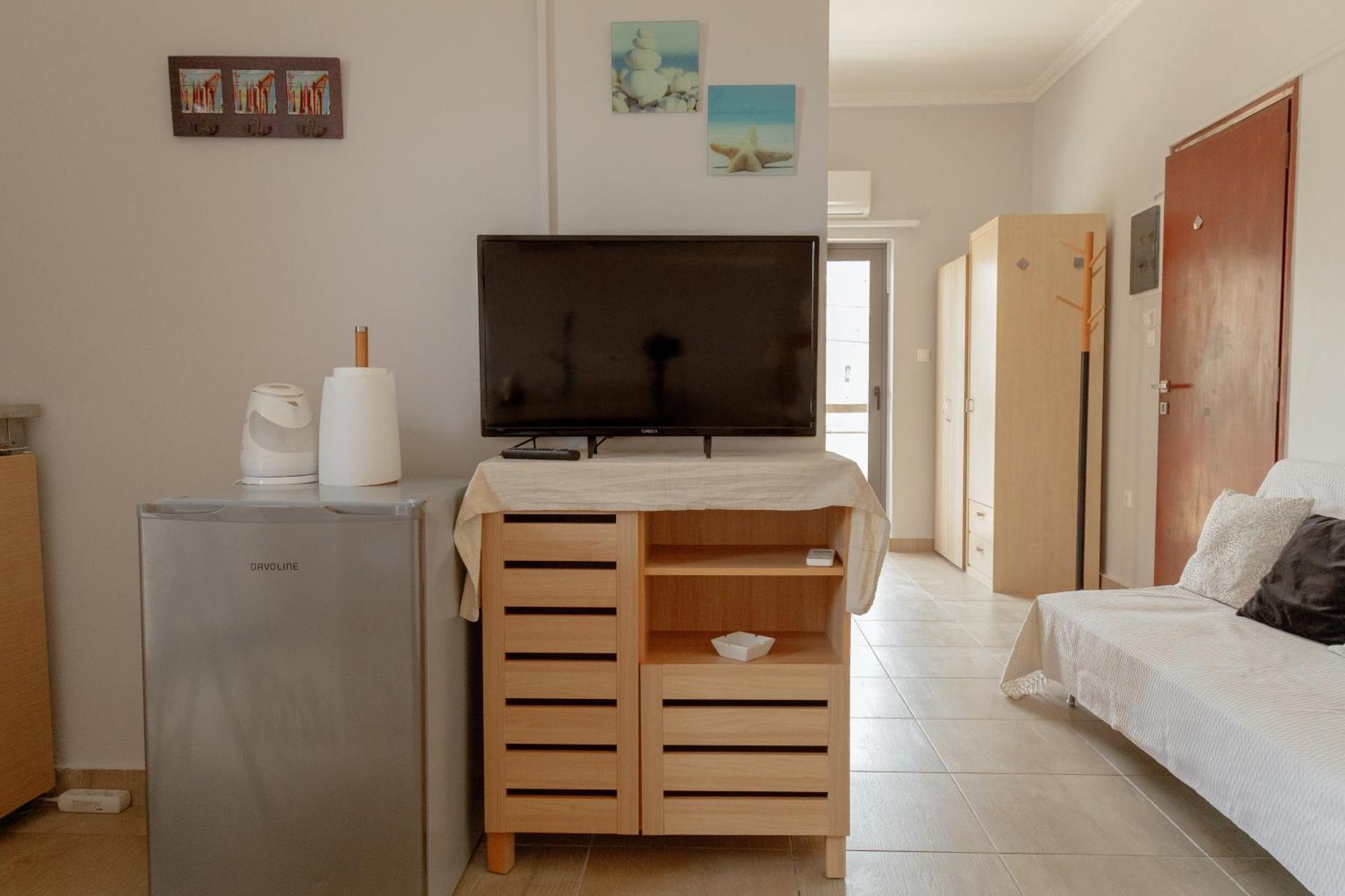 Nefeli Rooms Agia Marina  Екстер'єр фото