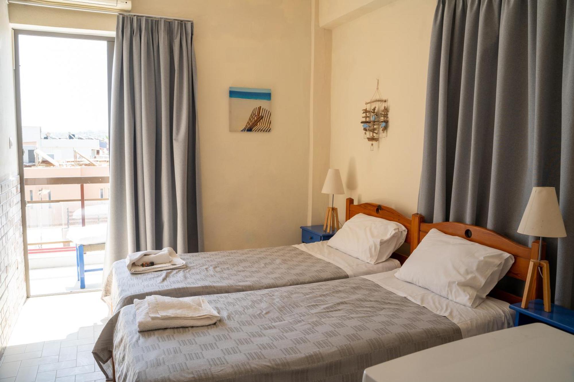 Nefeli Rooms Agia Marina  Екстер'єр фото