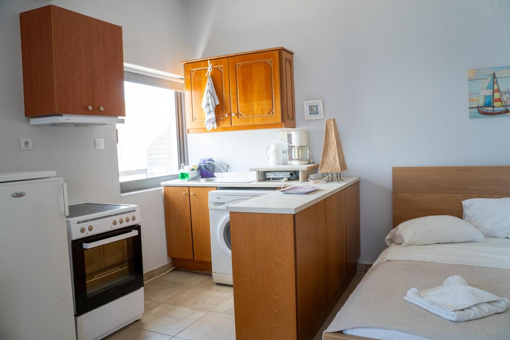 Nefeli Rooms Agia Marina  Екстер'єр фото