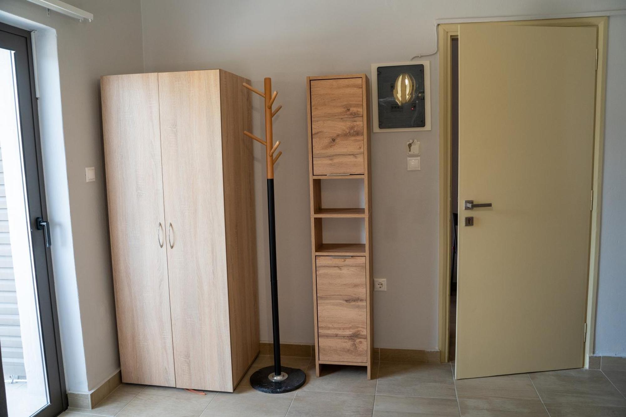 Nefeli Rooms Agia Marina  Екстер'єр фото
